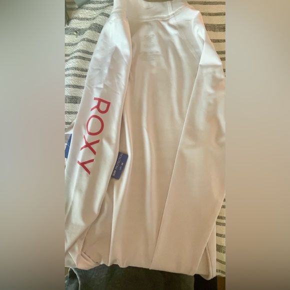 ROXY LONG SLEEVE SUN PROTECTION RASH GUARD - Picture 7 of 8
